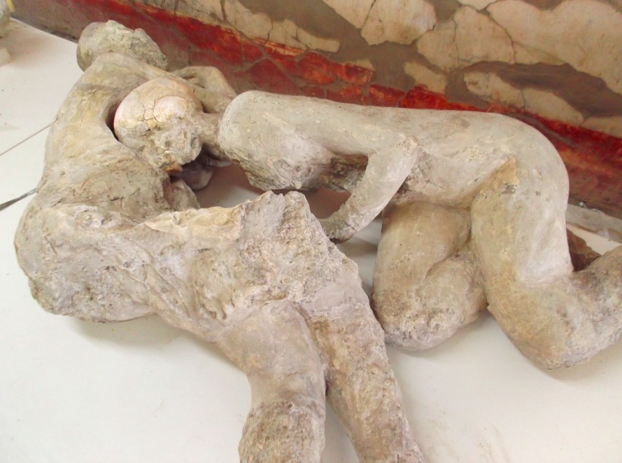 I “corpi abbracciati” del Criptoportico erano di due uomini - meteoweek.com