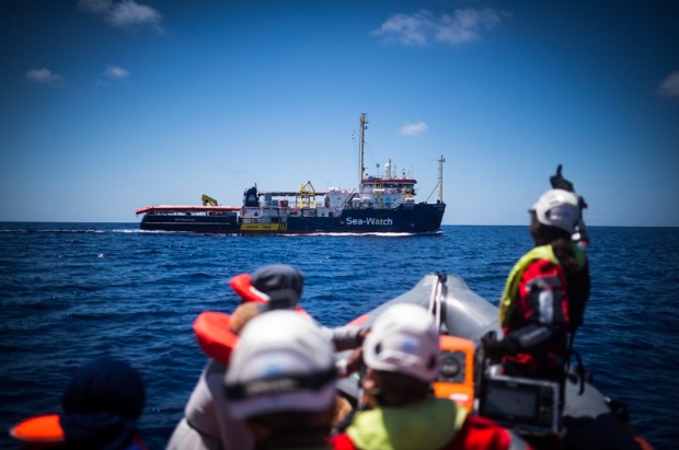 Sea Watch 3 davanti al Porto di Lampedusa - meteoweek.com