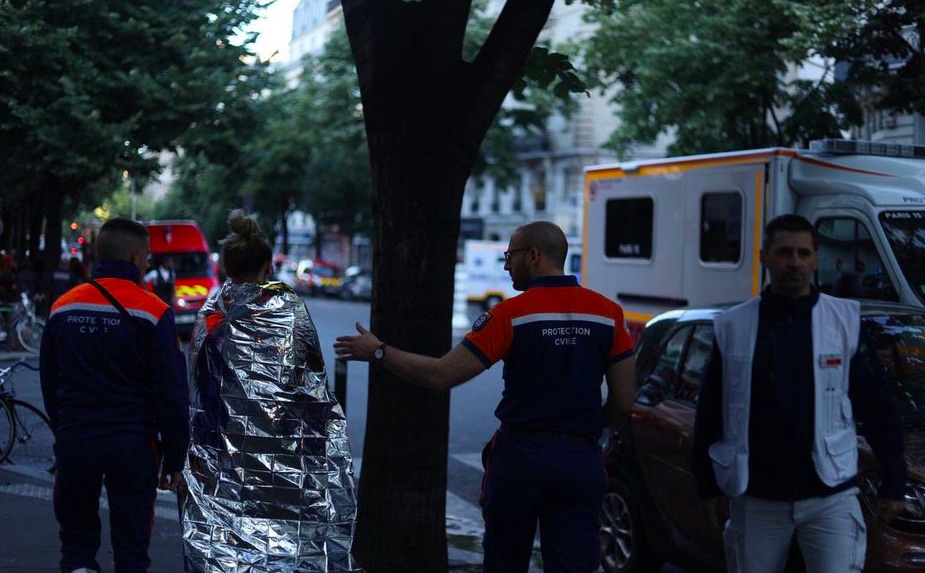 Secondo i vigili del fuoco, il fuoco si diffuse molto rapidamente attraverso la tromba delle scale e sorprese gli abitanti nelle prime ore del mattino. TWITTER : @ PCParisSeine - meteoweek.com