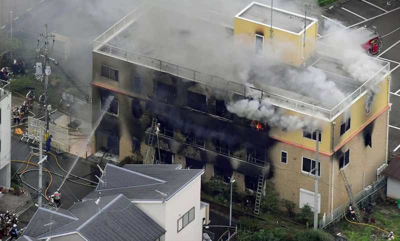 Il fuoco ha occupato parte dell'edificio di Kyoto Animation - meteoweek.com (Foto- Kyodo : via Reuters)