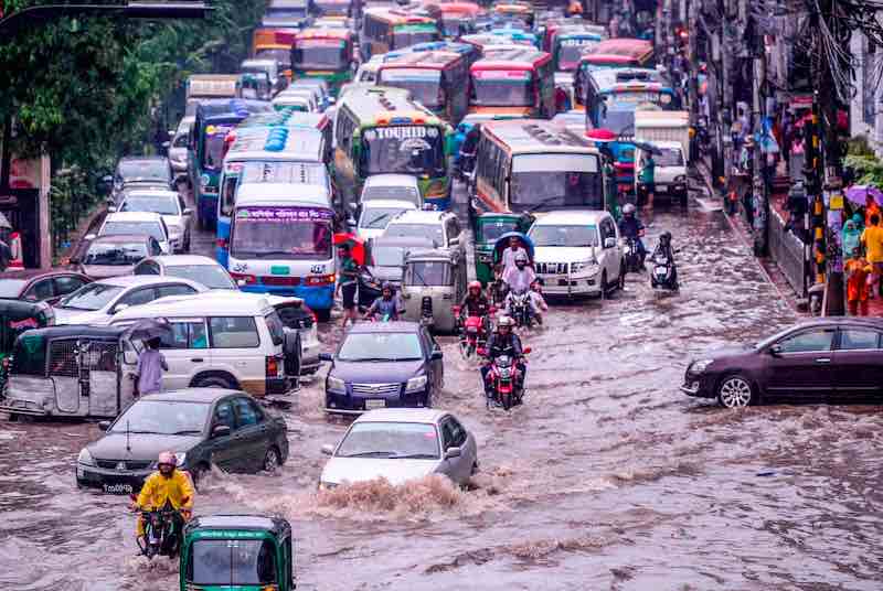 Una strada impregnata d'acqua a Dhaka, in Bangladesh - meteoweek.com