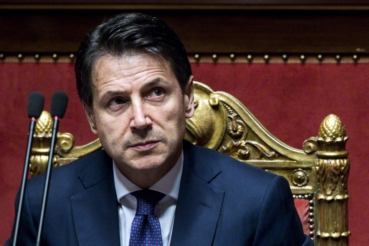 Il premier Giuseppe Conte si fa la foto mentre mangia | un déjà-vu - meteoweek.com