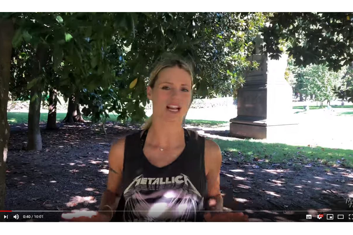 Michelle Hunziker si trasforma il personal fan "Iron Ciapet" | Video - meteoweek.com