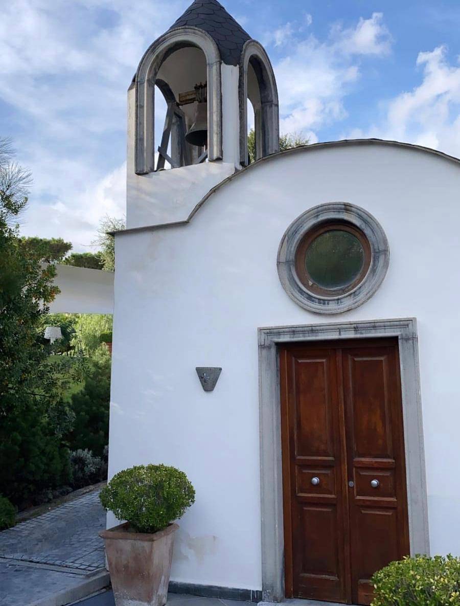 Belen Rodriguez chiesa Napoli | Sposa di nuovo Stefano De Martino | Foto - meteoweek.com