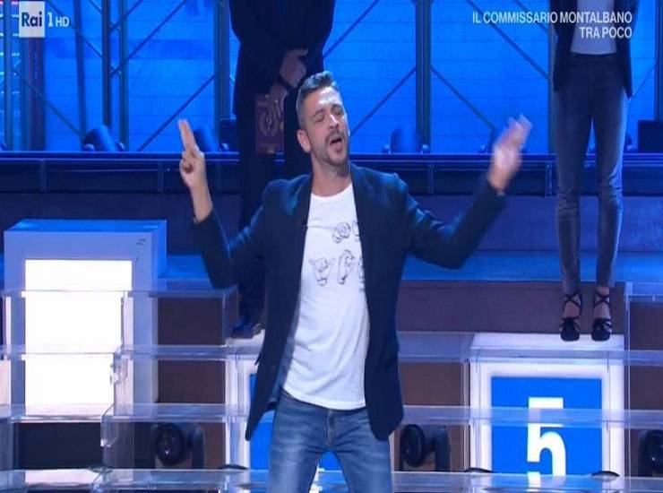 Canta i Maneskin con il linguaggio dei segni | Sara a Sanremo | Video - meteoweek.com
