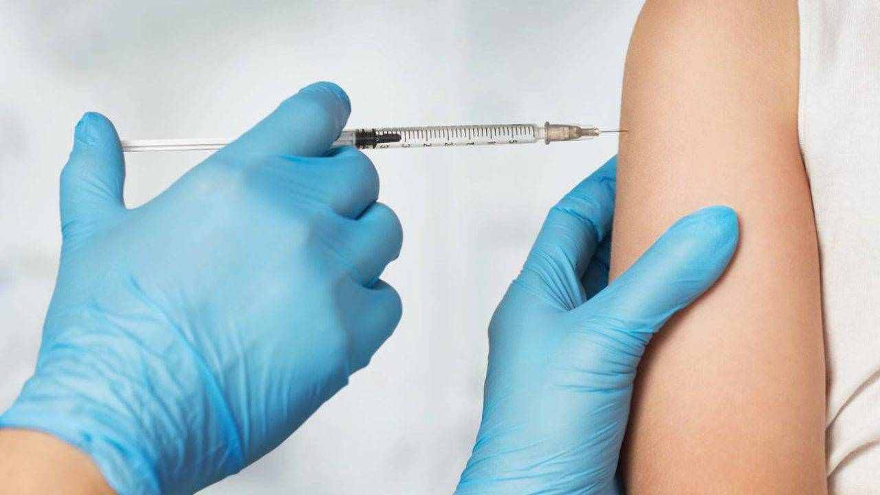 Via ai vaccini | gratis a chi soffre di patologie | Ecco quando vaccinarsi - meteoweek