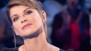 Alessandra Amoroso imita Beyonce | Ironica fa divertire i fan | Video - meteoweek