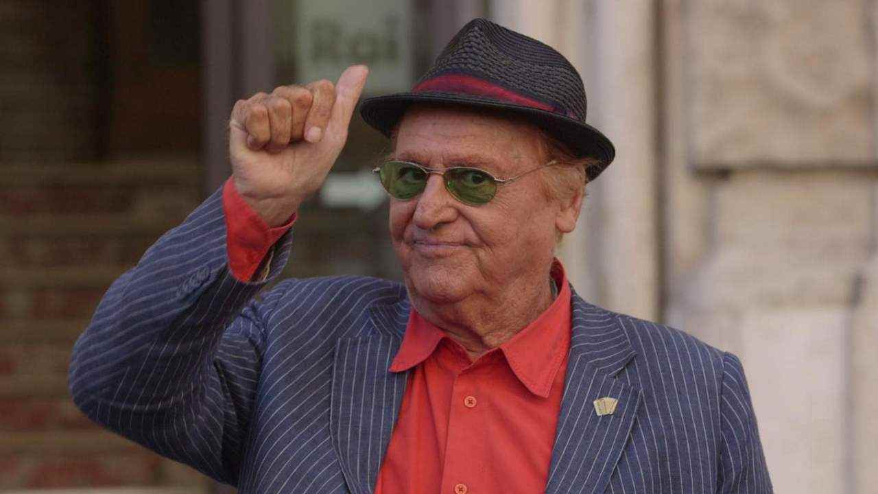 Renzo Arbore chi e | carriera | vita privata del poliedrico showman italiano - meteoweek