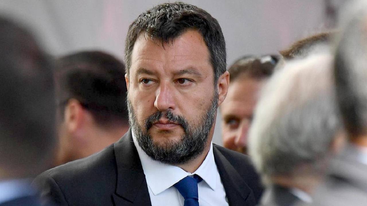 Matteo Salvini chi e | amori formazione e carriera del politico - meteoweek