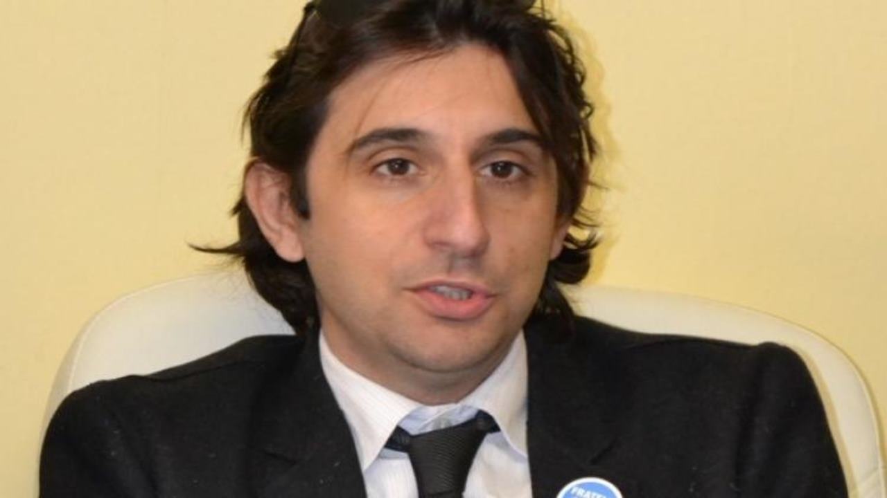 Giovanni Donzelli chi è carriera e vita privata del politico