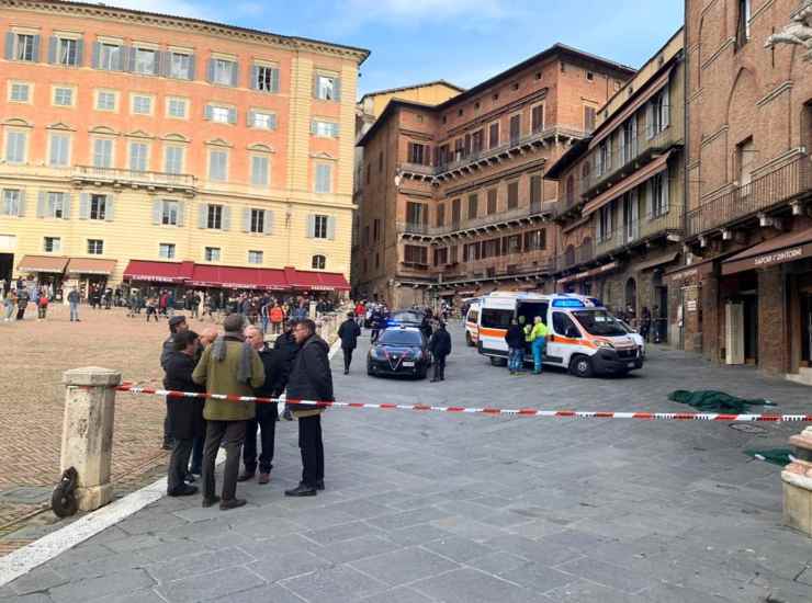 ragazza torre siena