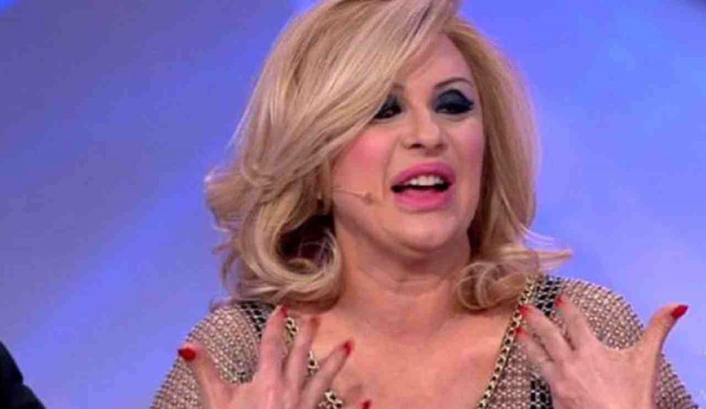 Tina Cipollari fa le corna a Uomini e Donne | Il video sconvolgente di Gianni Sperti