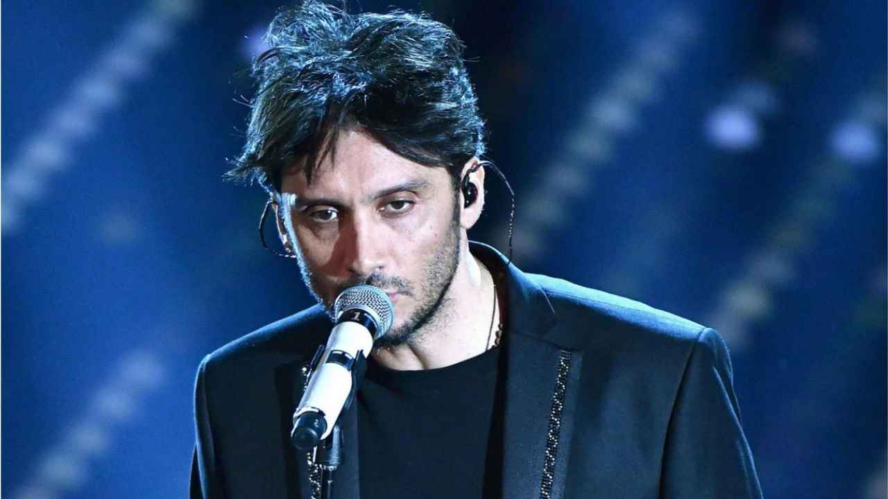 Fabrizio Moro chi è | carriera e vita privata del cantautore - meteoweek