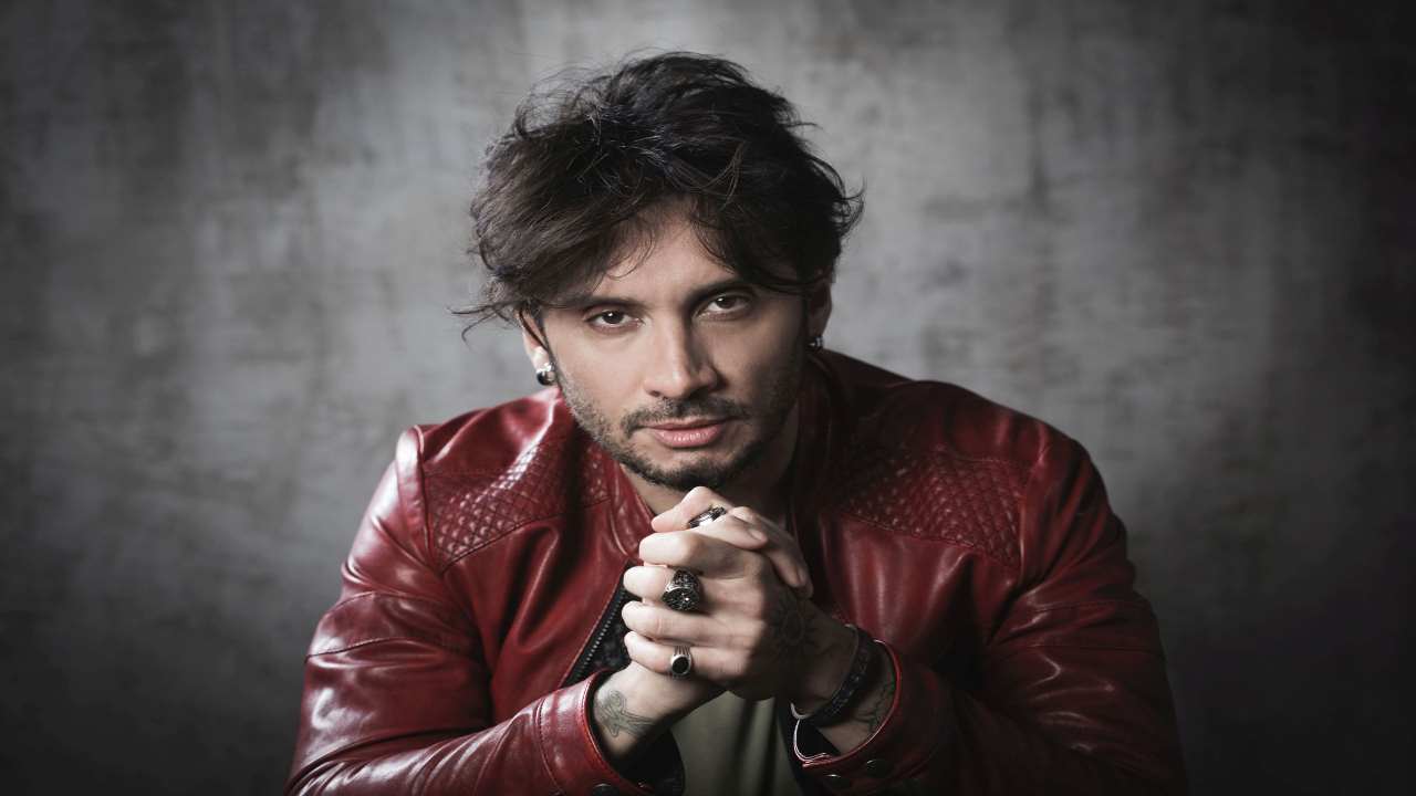 Fabrizio Moro chi è | carriera e vita privata del cantautore - meteoweek