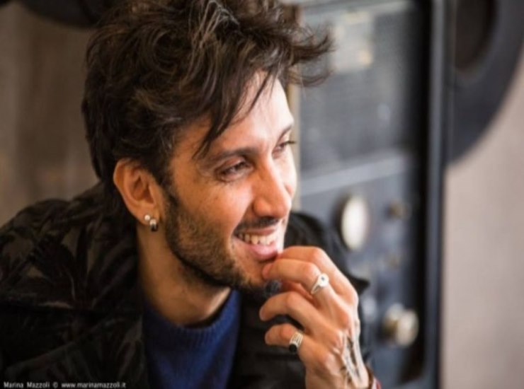 Fabrizio Moro chi è | carriera e vita privata del cantautore - meteoweek