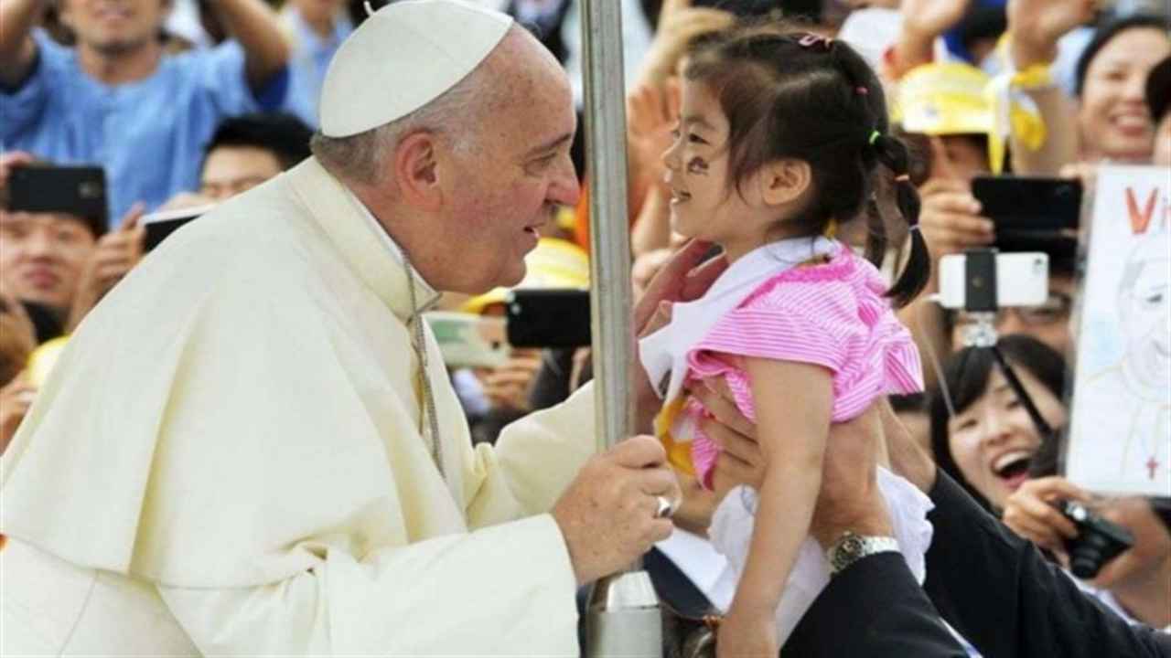 Papa Francesco in Giappone, messaggio ai giovani: "Sembrano zombie..."