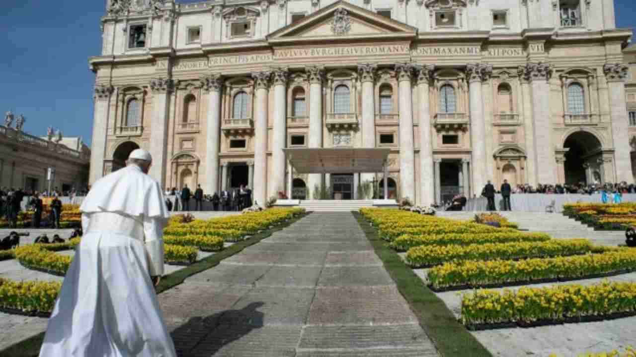 Mons. Zanchetta, il vescovo amico di Bergoglio, ricercato per abusi sui minori - meteoweek