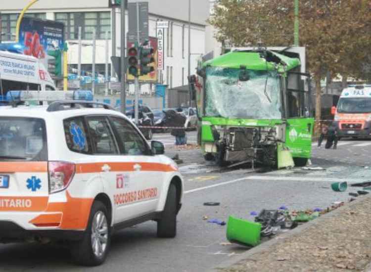 indagati autisti a milano