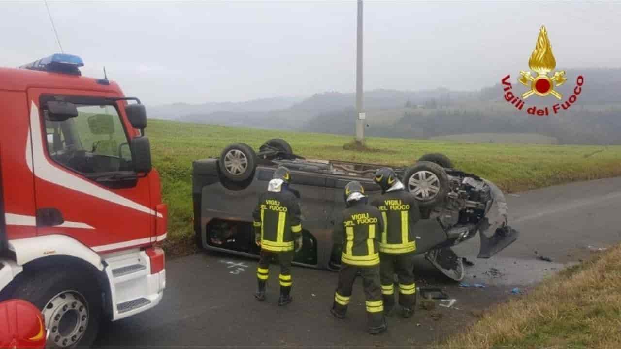 Bologna - si ribalta lo scuolabus