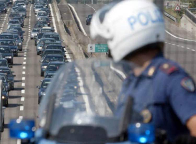 muore in autostrada