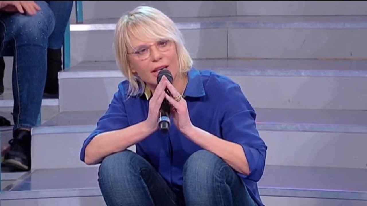 Maria De Filippi imbarazzata a Uomini e Donne