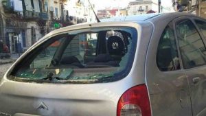 petardi contro auto