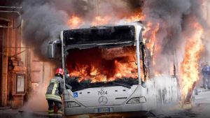 Roma atac bus in fiamme