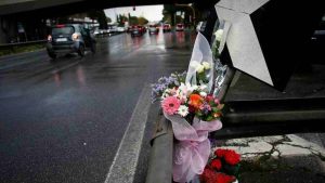 tampona auto polizia in corso francia