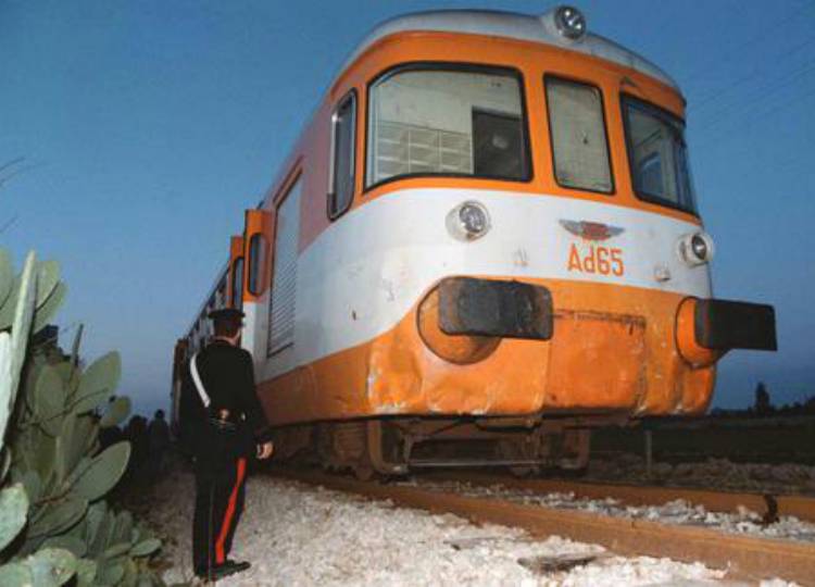 treno contro auto