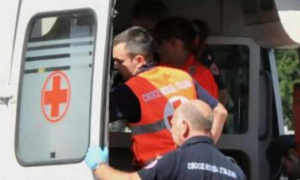 17 enne dorme da un amico ma non si risveglia più. Overdose di psicofarmaci?