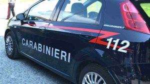 uomo morto ciglio strada