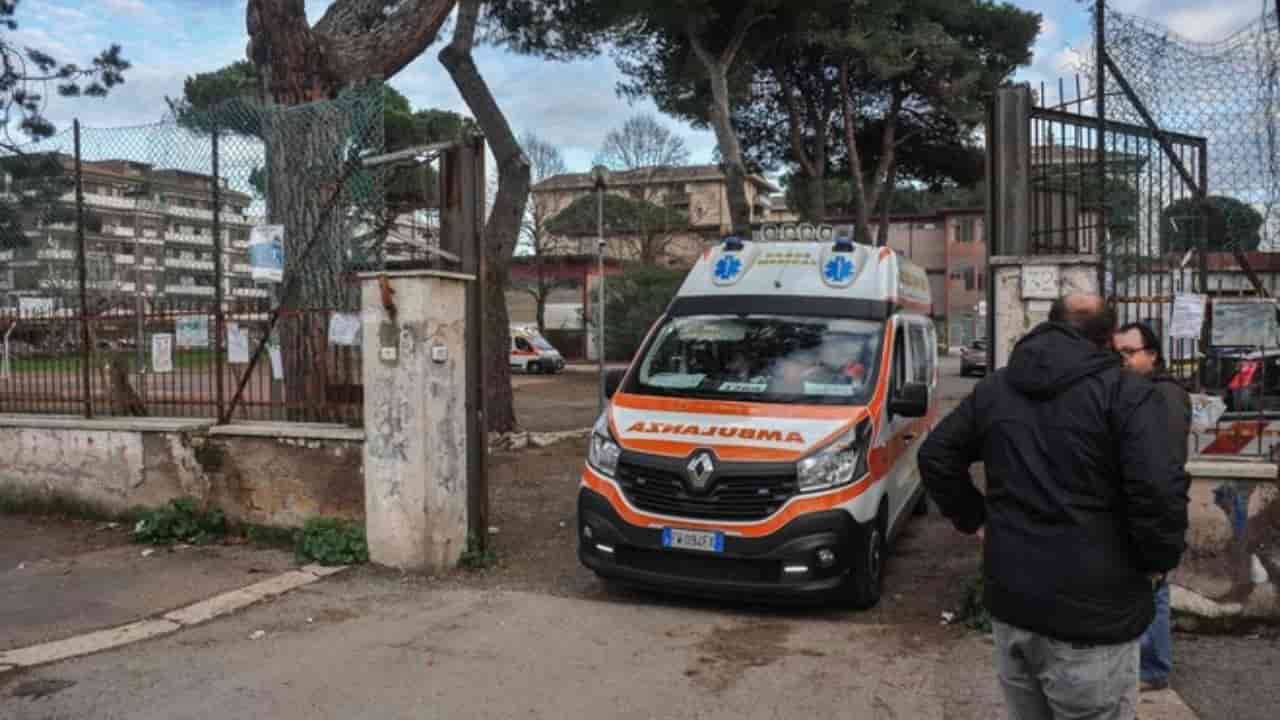 ostia 11 anni muore a scuola