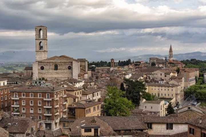 Meteo Perugia oggi martedì 24 dicembre: cieli parzialmente coperti