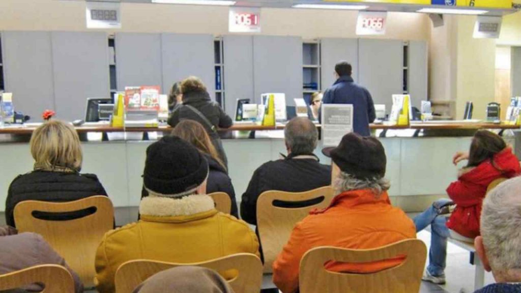 Padre con 4 figli in lacrime, gli staccano luce e gas: un anonimo salda il debito