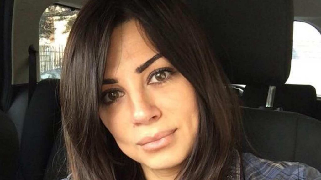 Serena Enardu in buona compagnia | Uomo misterioso in video