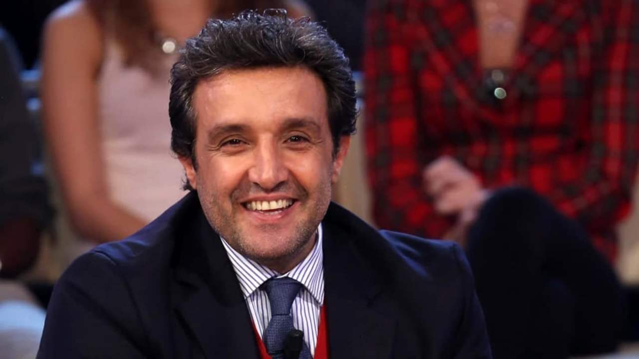 Flavio Insinna chi è | carriera e vita privata del conduttore tv - meteoweek