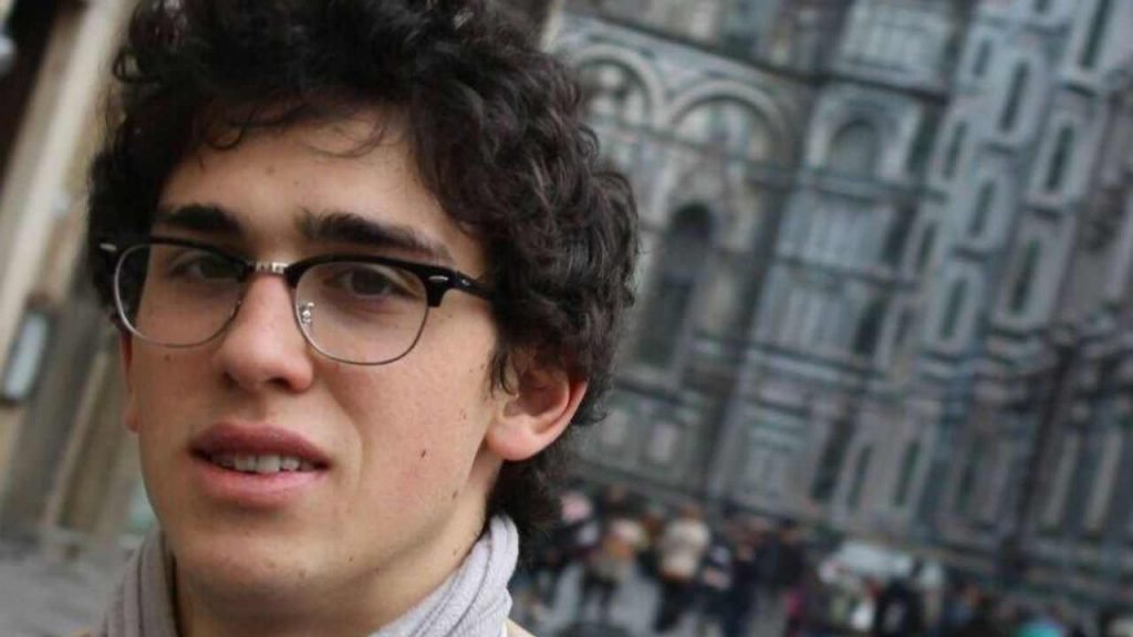 La Pupa e il Secchione, Giovanni Tobia De Benedetti in costume: tutte pazze per il latinista [FOTO]
