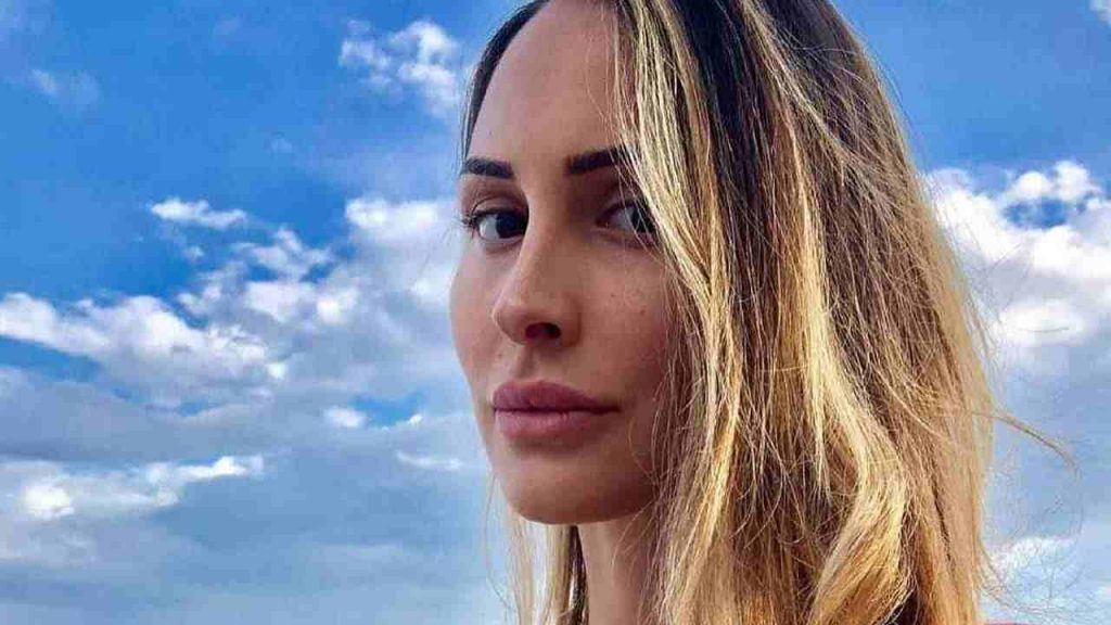 Noemi Letizia si confessa: “Dopo lo scandalo Berlusconi volevo farla finita”