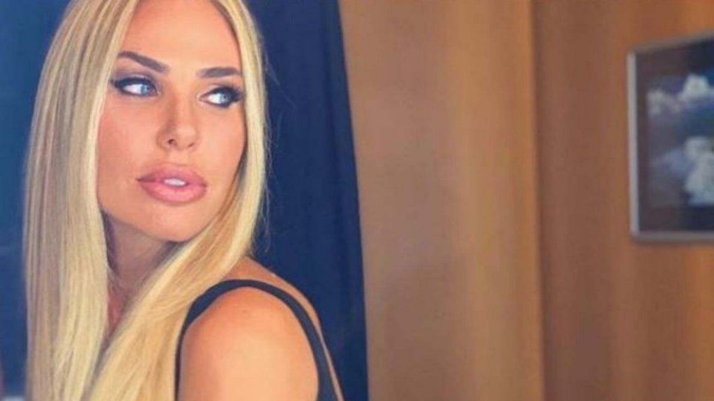Ilary Blasi, avete mai visto la mamma? Due gocce d’acqua [FOTO]