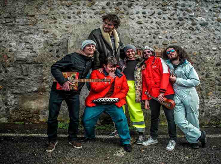 Pinguini Tattici Nucleari chi sono | storia del gruppo rock italiano - meteoweek