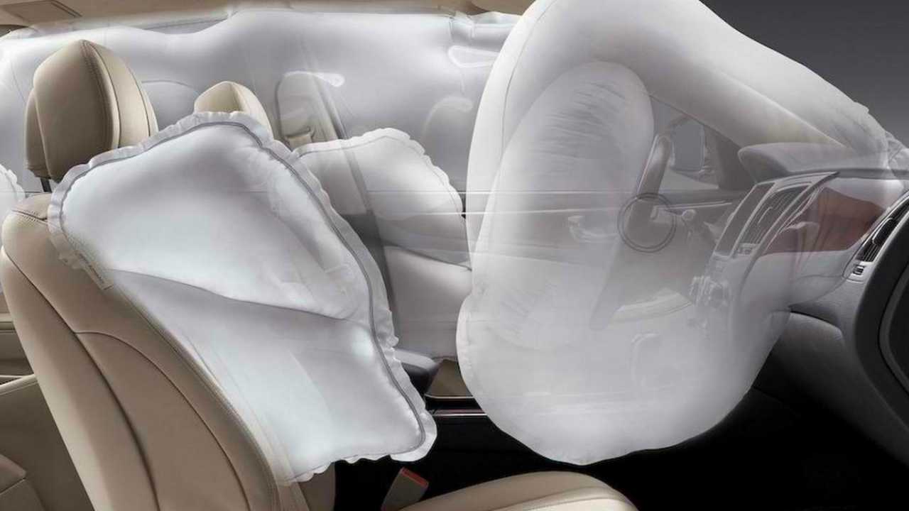 Toyota con airbag difettosi | Morti in Usa. Richiamati 3,4 milioni di veicoli