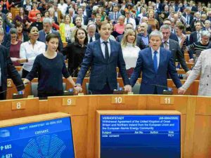 parlamento europeo approva brexit