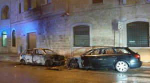 INCENDIATE DUE AUTO A GIOA DEL COLLE BARI