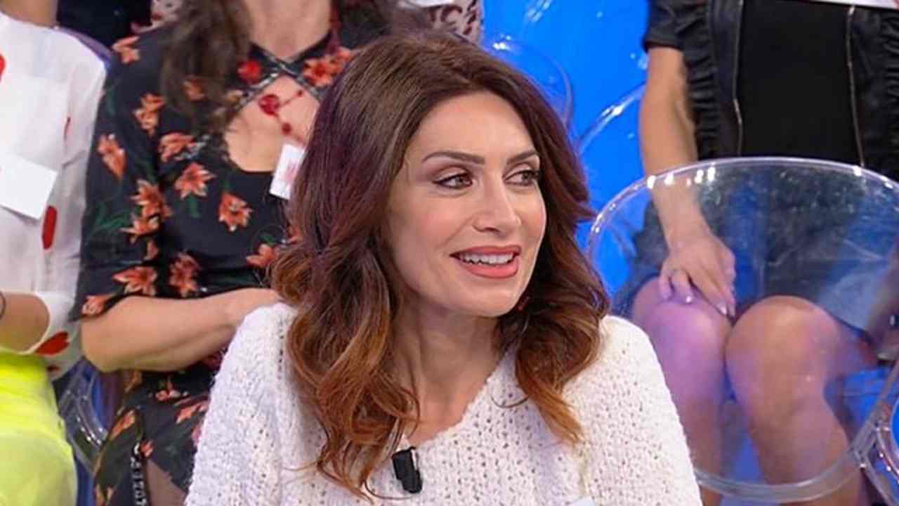 Barbara De Santi ruba a Uomini e Donne