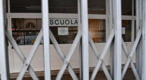 Scuole chiuse a napoli