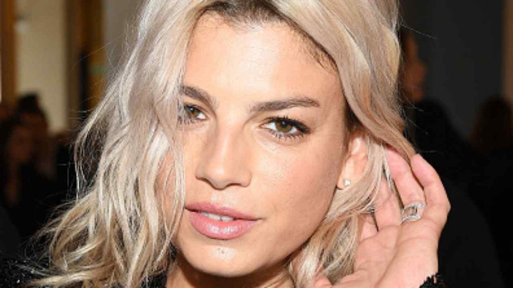 Emma Marrone, cambio look: capelli lunghissimi e castani, uno schianto [FOTO]