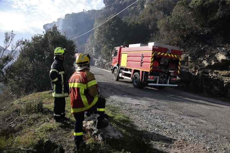 Catania bomba tabacchino