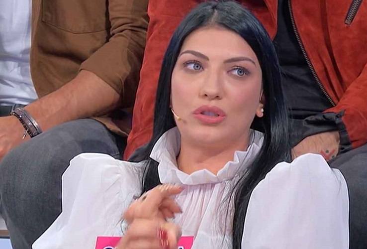 Giovanna Abate provoca Sara