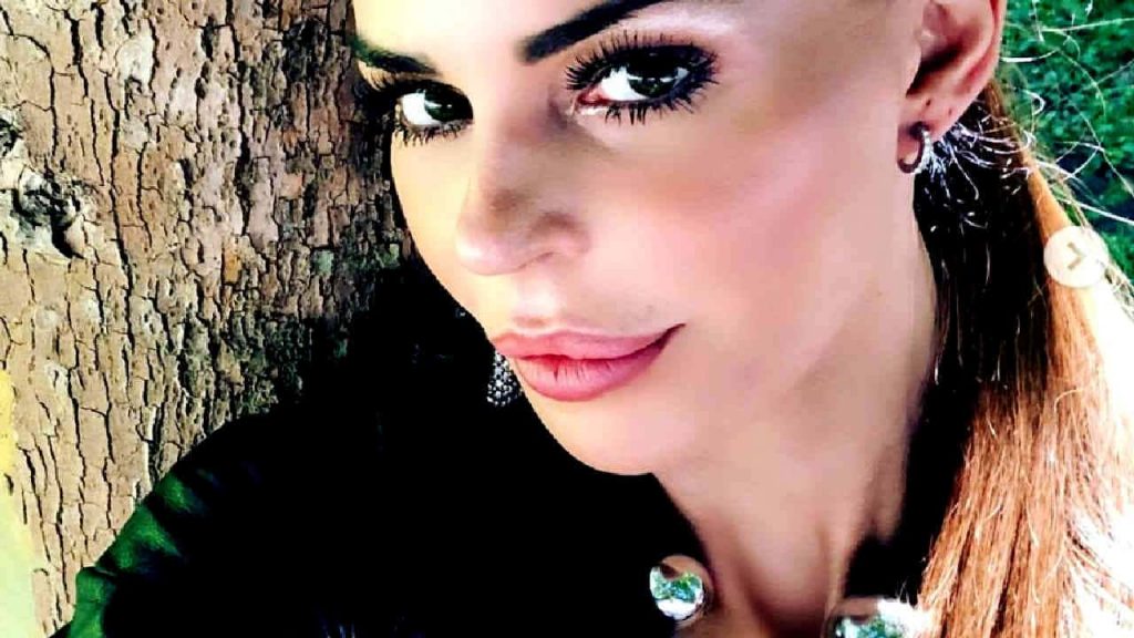 Nina Moric di nuovo insieme a Corona | La dedica inaspettata