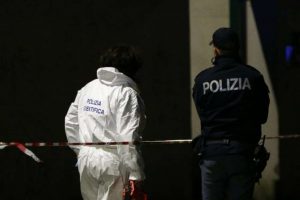 GIOVANE TROVATA MORTA A MILANO